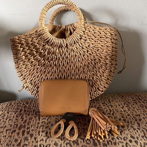 Bundle with Bag and Accessories - Picture 3 of 6